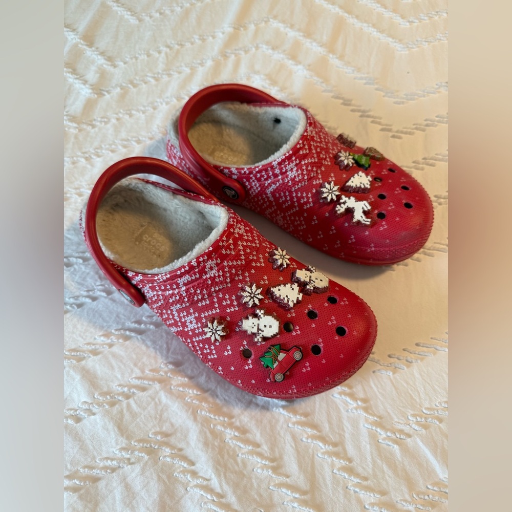 Crocs red sweater Christmas edition - women size 7 - furry